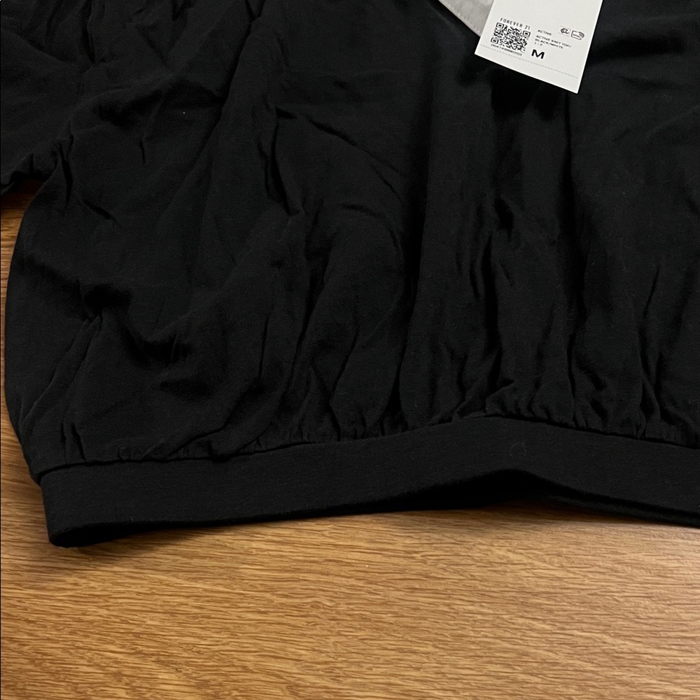 ⭐️ Forever 21 Black Cropped Polo-Style Top with White Collar - Picture 4 of 6